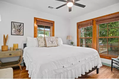109 E College St, Fredericksburg, TX 78624 - Photo 9