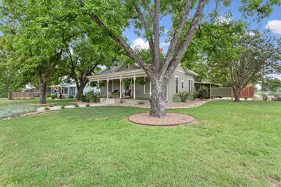 312 E College St, Fredericksburg, TX 78624 - Photo 3