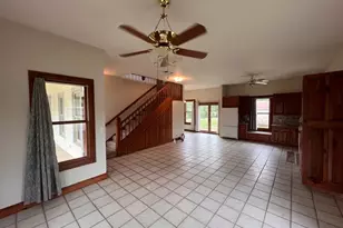 211 W Hackberry St, Fredericksburg, TX 78624 - Photo 5