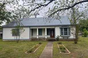 211 W Hackberry St, Fredericksburg, TX 78624 - Photo 1