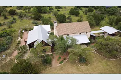 382 Breezy Hills Dr, Fredericksburg, TX 78624 - Photo 3