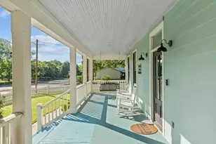 419 E Travis St, Fredericksburg, TX 78624 - Photo 3