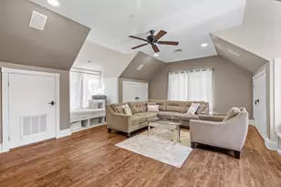 419 E Travis St, Fredericksburg, TX 78624 - Photo 33