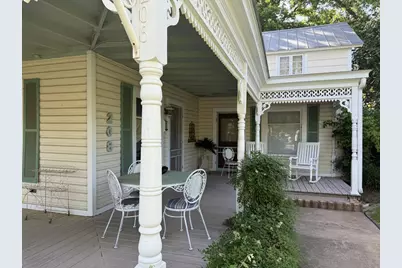 208 S Crockett St, Fredericksburg, TX 78624 - Photo 5
