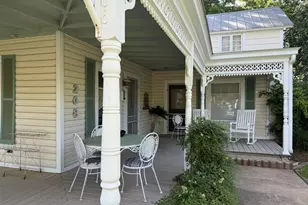 208 S Crockett St, Fredericksburg, TX 78624 - Photo 5