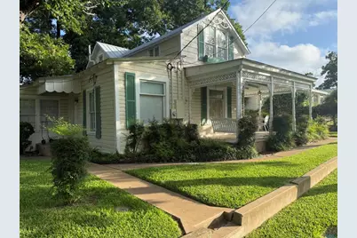 208 S Crockett St, Fredericksburg, TX 78624 - Photo 1