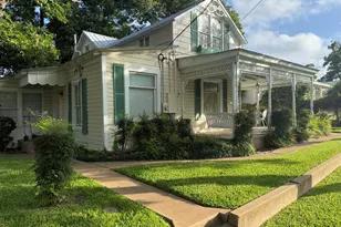 208 S Crockett St, Fredericksburg, TX 78624 - Photo 1
