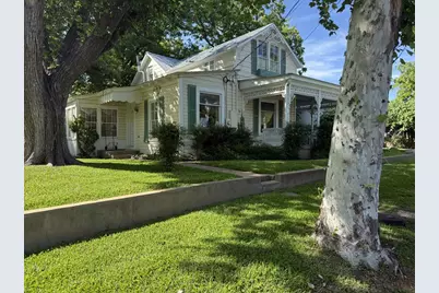 208 S Crockett St, Fredericksburg, TX 78624 - Photo 1