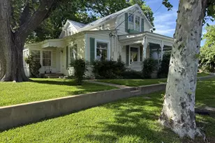 208 S Crockett St, Fredericksburg, TX 78624 - Photo 1
