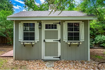 709 W Travis St, Fredericksburg, TX 78624 - Photo 9