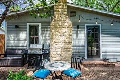 709 W Travis St, Fredericksburg, TX 78624 - Photo 7