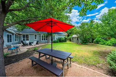 709 W Travis St, Fredericksburg, TX 78624 - Photo 3