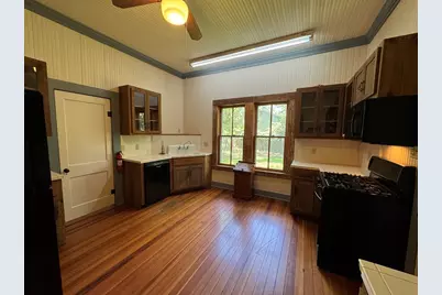 509 W Creek St, Fredericksburg, TX 78624 - Photo 11
