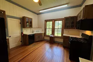 509 W Creek St, Fredericksburg, TX 78624 - Photo 11