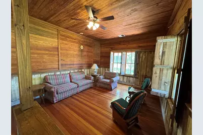 509 W Creek St, Fredericksburg, TX 78624 - Photo 9