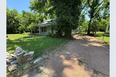 509 W Creek St, Fredericksburg, TX 78624 - Photo 3