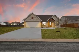 114 Madrona Ln, Fredericksburg, TX 78624 - Photo 3