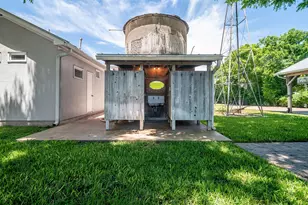 609 W Austin St, Fredericksburg, TX 78624 - Photo 47