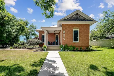609 W Austin St, Fredericksburg, TX 78624 - Photo 7