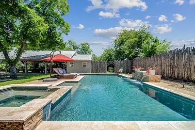 609 W Austin St, Fredericksburg, TX 78624 - Photo 5