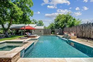 609 W Austin St, Fredericksburg, TX 78624 - Photo 5