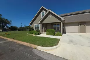 1004 E Hill St, Fredericksburg, TX 78624 - Photo 3