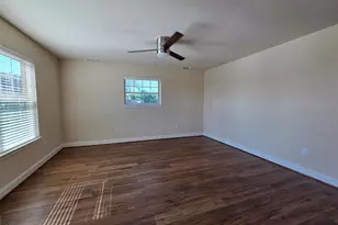 1004 E Hill St, Fredericksburg, TX 78624 - Photo 5