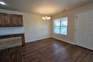 1004 E Hill St, Fredericksburg, TX 78624 - Photo 7