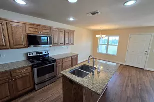 1004 E Hill St, Fredericksburg, TX 78624 - Photo 9