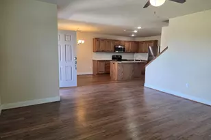 1004 E Hill St, Fredericksburg, TX 78624 - Photo 3