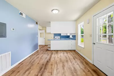 304 W Live Oak St, Fredericksburg, TX 78624 - Photo 3