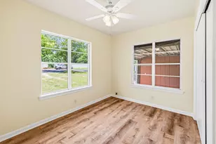 304 W Live Oak St, Fredericksburg, TX 78624 - Photo 11