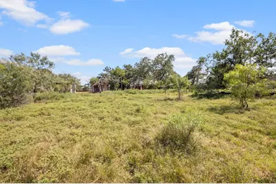 604 N Cherry St, Fredericksburg, TX 78624 - Photo 3