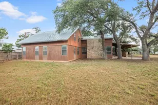 604 N Cherry St, Fredericksburg, TX 78624 - Photo 9