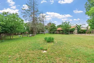 209 W San Antonio St, Fredericksburg, TX 78624 - Photo 27