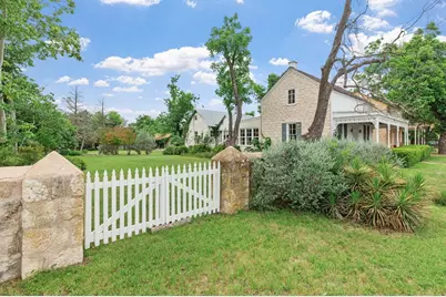 209 W San Antonio St, Fredericksburg, TX 78624 - Photo 7