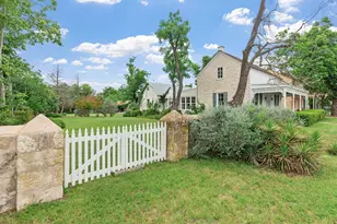 209 W San Antonio St, Fredericksburg, TX 78624 - Photo 7