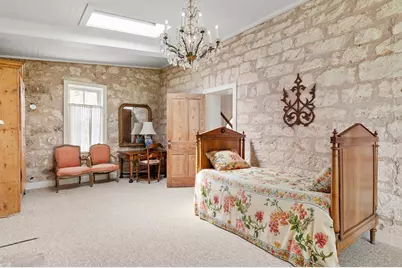 209 W San Antonio St, Fredericksburg, TX 78624 - Photo 11