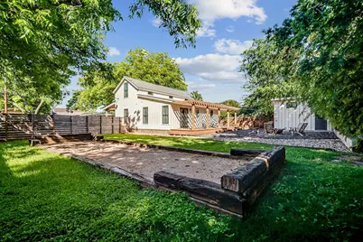 212 W Peach St, Fredericksburg, TX 78624 - Photo 25