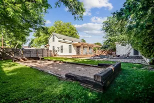 212 W Peach St, Fredericksburg, TX 78624 - Photo 25