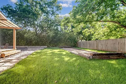 212 W Peach St, Fredericksburg, TX 78624 - Photo 27