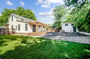 212 W Peach St, Fredericksburg, TX 78624 - Photo 5