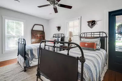 212 W Peach St, Fredericksburg, TX 78624 - Photo 13