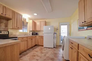 303 S Orange St, Fredericksburg, TX 78624 - Photo 3