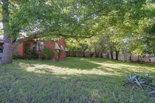 303 S Orange St, Fredericksburg, TX 78624 - Photo 15