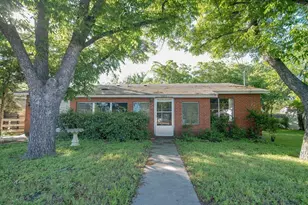 303 S Orange St, Fredericksburg, TX 78624 - Photo 1