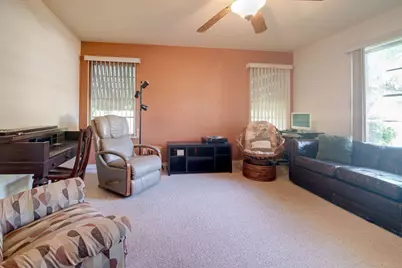 303 S Orange St, Fredericksburg, TX 78624 - Photo 5