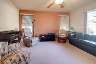 303 S Orange St, Fredericksburg, TX 78624 - Photo 5