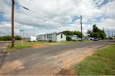 613 Mustang St, Fredericksburg, TX 78624 - Photo 7