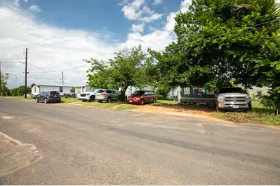 613 Mustang St, Fredericksburg, TX 78624 - Photo 9
